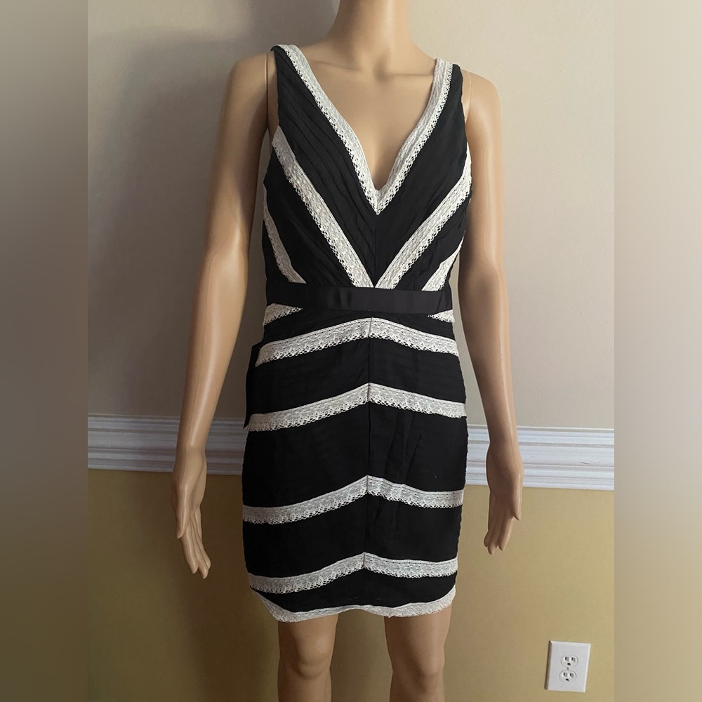 New BEBE Chevron Lace Summer Romance Dress Mini Women’s Size Small